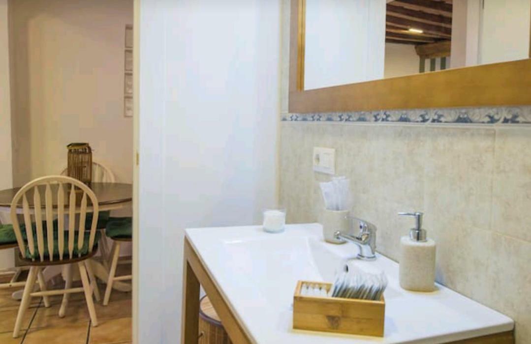 Apartamento Alfileritos XX Apartment Toledo Ngoại thất bức ảnh